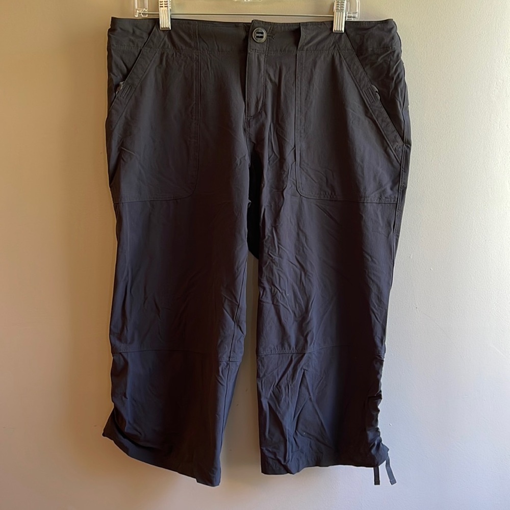 EASTERN MOUNTAIN SPORTS Dark Grey Nylon Stretch Capri Pants